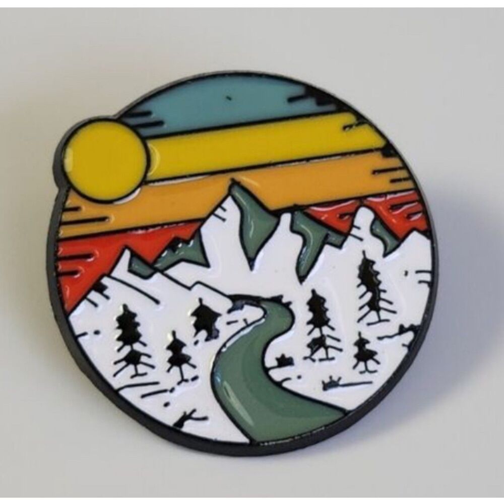 New Outdoor Travel Mountain Trails Brooch Retro Pin